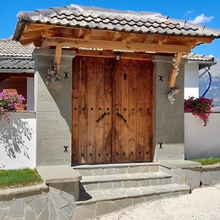 B Vishe Guest House Gjirokaster Exterior photo