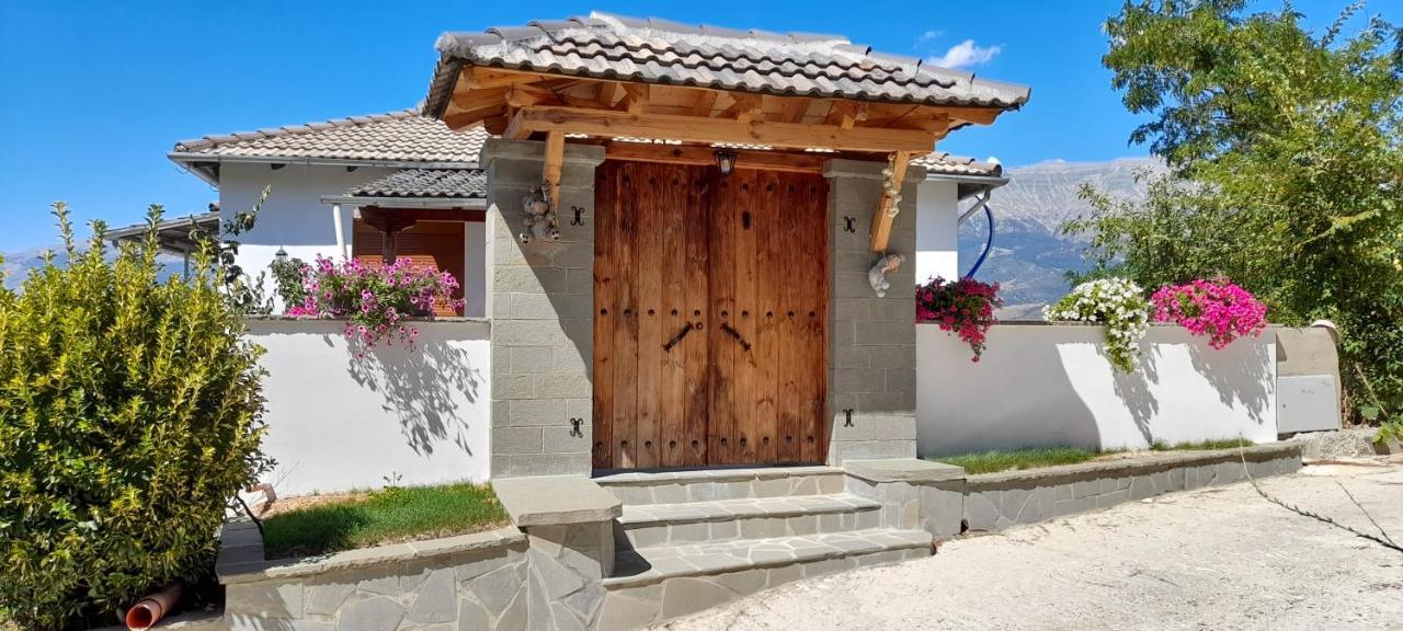 B Vishe Guest House Gjirokaster Exterior photo